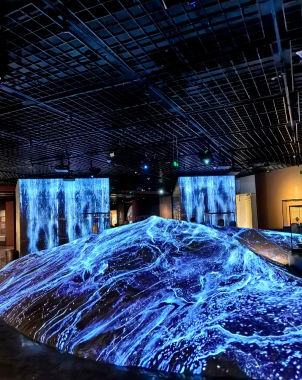 耗資9億的寧波彌勒數字博物館！年輕人在這里拜佛許愿！！！